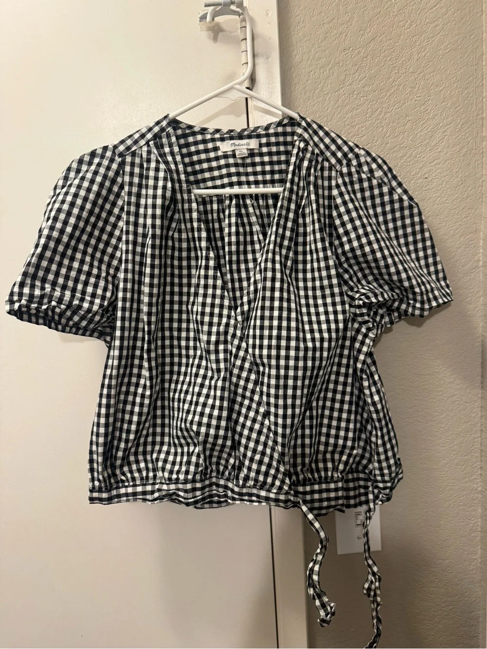 Madewell Black & White Gingham V-Neck Puff Sleeve Cropped Top
